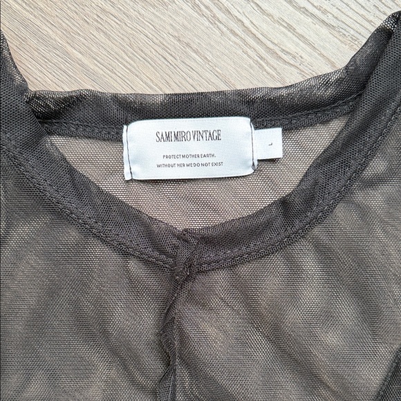 Sami Miro Vintage Asymmetric Crop Top - Picture 2 of 3